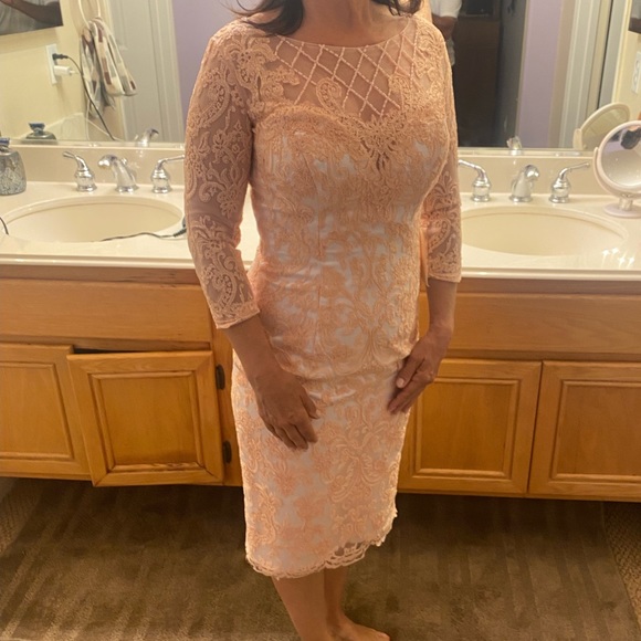 Lace embroidered dress - Picture 3 of 8